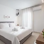 The H Experience - Eclectic Spacious Apartment Near Venetian Castle - 1